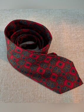 Meeting Street Men's Red Paisley Silk Tie - Classic Formal Accessory